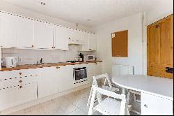 Victoria Road, Farnham, Surrey, GU9 7RB