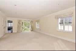 Oaksend Close, Oxshott, Leatherhead, Surrey, KT22 0NX