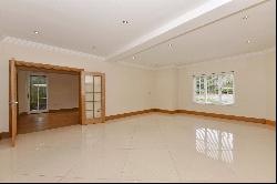 Oaksend Close, Oxshott, Leatherhead, Surrey, KT22 0NX