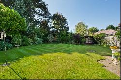 High Garth, Esher, Surrey, KT10 9DN