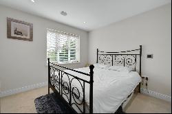 Spinney Gardens, Esher, Surrey, KT10 8BY