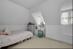 Spinney Gardens, Esher, Surrey, KT10 8BY