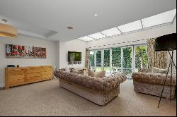 Spinney Gardens, Esher, Surrey, KT10 8BY