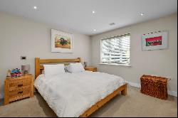 Spinney Gardens, Esher, Surrey, KT10 8BY