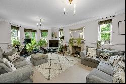 Heatherset Close, Esher, KT10 9EL