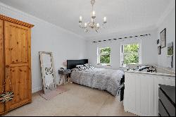 Heatherset Close, Esher, KT10 9EL