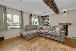 Hampton Court Road, East Molesey, Surrey, KT8 9BZ