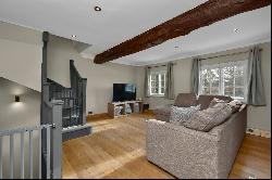 Hampton Court Road, East Molesey, Surrey, KT8 9BZ