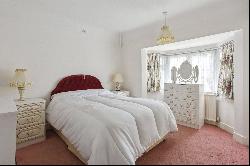 Longley Road, Farnham, Surrey, GU9 8LZ