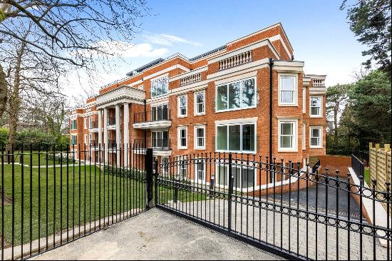 Lincoln Court, Old Avenue, Weybridge, Surrey, KT13 0PH