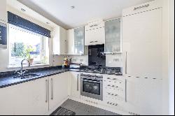 Oak Tree Gardens, Guildford, Surrey, GU1 1EX