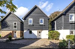 Oak Tree Gardens, Guildford, Surrey, GU1 1EX