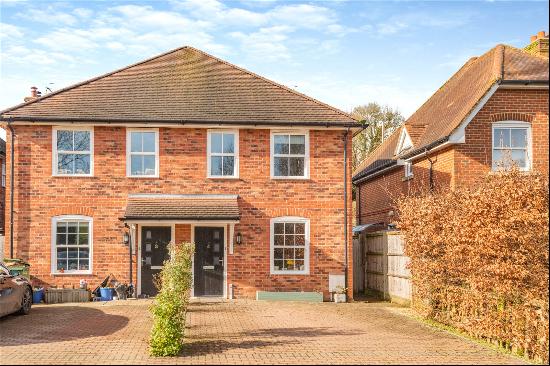 Highfield Grange, Peaslake, Guildford, Surrey, GU5 9DT