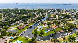 1044 Aquamarine Dr, Gulf Breeze FL 32563