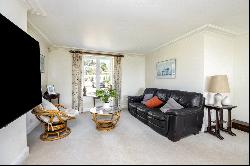 Horsham Road, Handcross, Haywards Heath, West Sussex, RH17 6DT