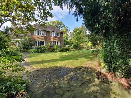 Summerhill Lane, Lindfield, Haywards Heath, West Sussex, RH16 1RW