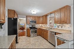 325 Woodridge Dr, N Franklin Twp PA 15301