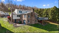 325 Woodridge Dr, N Franklin Twp PA 15301