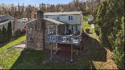 325 Woodridge Dr, N Franklin Twp PA 15301