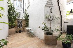 Richardsons Mews, London, W1T 6BS