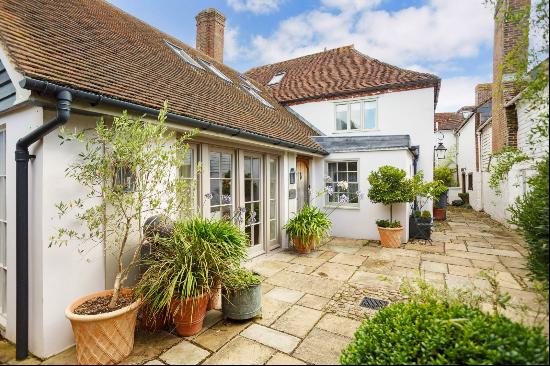 East Street, Petworth, West Sussex, GU28 0AB