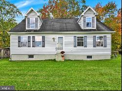 25 Robin Lane, New Ringgold PA 17960