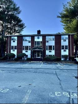 5 Colonial Drive Bldg B5 Dr #8, Andover MA 01810