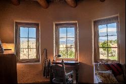 43 Vista Linda Rd, Ranchos De Taos NM 87557