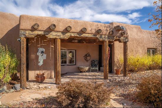 43 Vista Linda Rd, Ranchos De Taos NM 87557