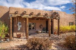 43 Vista Linda Rd, Ranchos De Taos NM 87557