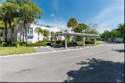 887 Gulf Pavilion Dr Unit 202, Naples FL 34108