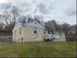 2432 Skidmore Rd, Hempfield Twp - Wml PA 15601