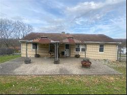 2432 Skidmore Rd, Hempfield Twp - Wml PA 15601