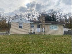 2432 Skidmore Rd, Hempfield Twp - Wml PA 15601