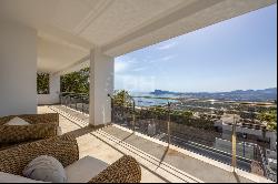 Luxurious 4-Bedroom Villa with Stunning Bay Views for Sale in Al, Altea 03590