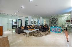 Luxurious 4-Bedroom Villa with Stunning Bay Views for Sale in Al, Altea 03590