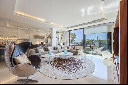 Luxurious 4-Bedroom Villa with Stunning Bay Views for Sale in Al, Altea 03590