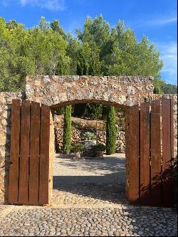 Nice rustic finca with pool and guest apartment for sale in Vall, Valldemossa 07170