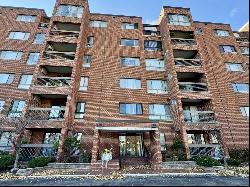 600 Naples Court #103, Glenview IL 60025