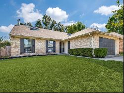 305 Westover Drive, Euless TX 76039