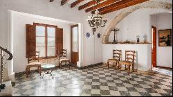 Charming manor house for sale in the historic centre of Sineu, M, Sineu 07510