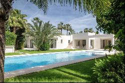 Modern single-storey villa set on an extensive plot in Marbella,, Marbella 29604