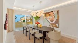 Fully renovated duplex penthouse situated just steps to the beac, Marbella 29603