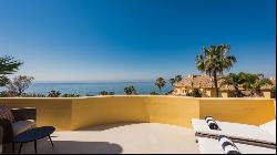 Fully renovated duplex penthouse situated just steps to the beac, Marbella 29603