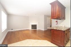 40 Sapphire Lane, Franklin Park NJ 08823