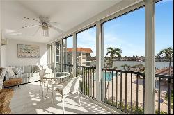 222 Harbour DR #312, Naples FL 34103