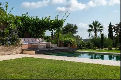 Spacious family villa situated on an expansive plot with breatht, San Roque 11360