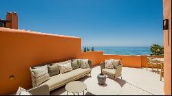 Fully renovated duplex penthouse in a beachfront development in , Marbella 29604