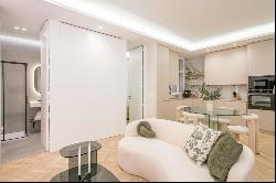 Great property a few steps away from Plaza Colón with 80 cadastr, Madrid 28001