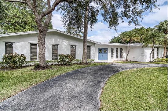 7805 SW 165th St, Palmetto Bay FL 33157